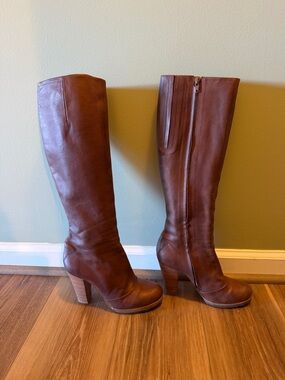 Coclico knee high boots size 38. Cognac brown.